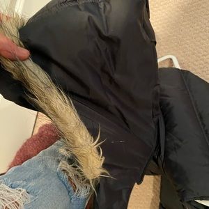 Puffer vest with hood